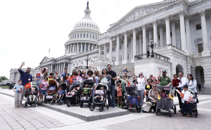 Group photo of Strolling Thunder families in front of the U.S Capitol building.