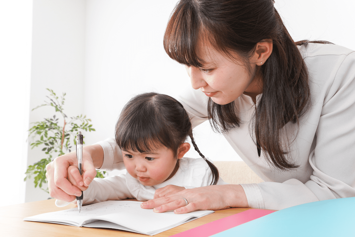 mom helps daughter write