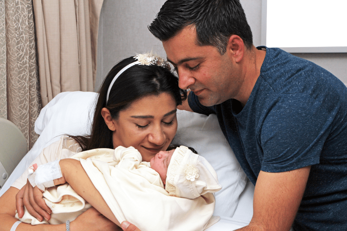 parents hug newborn