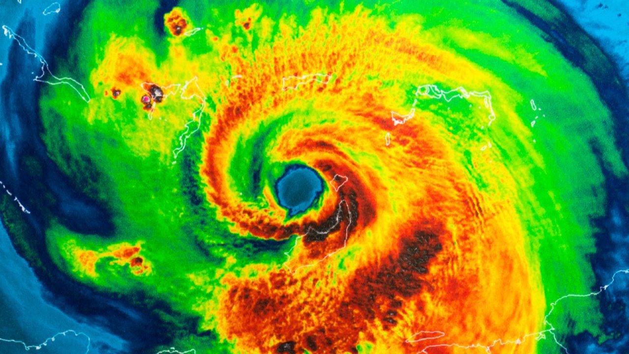 eye of hurricane on radar
