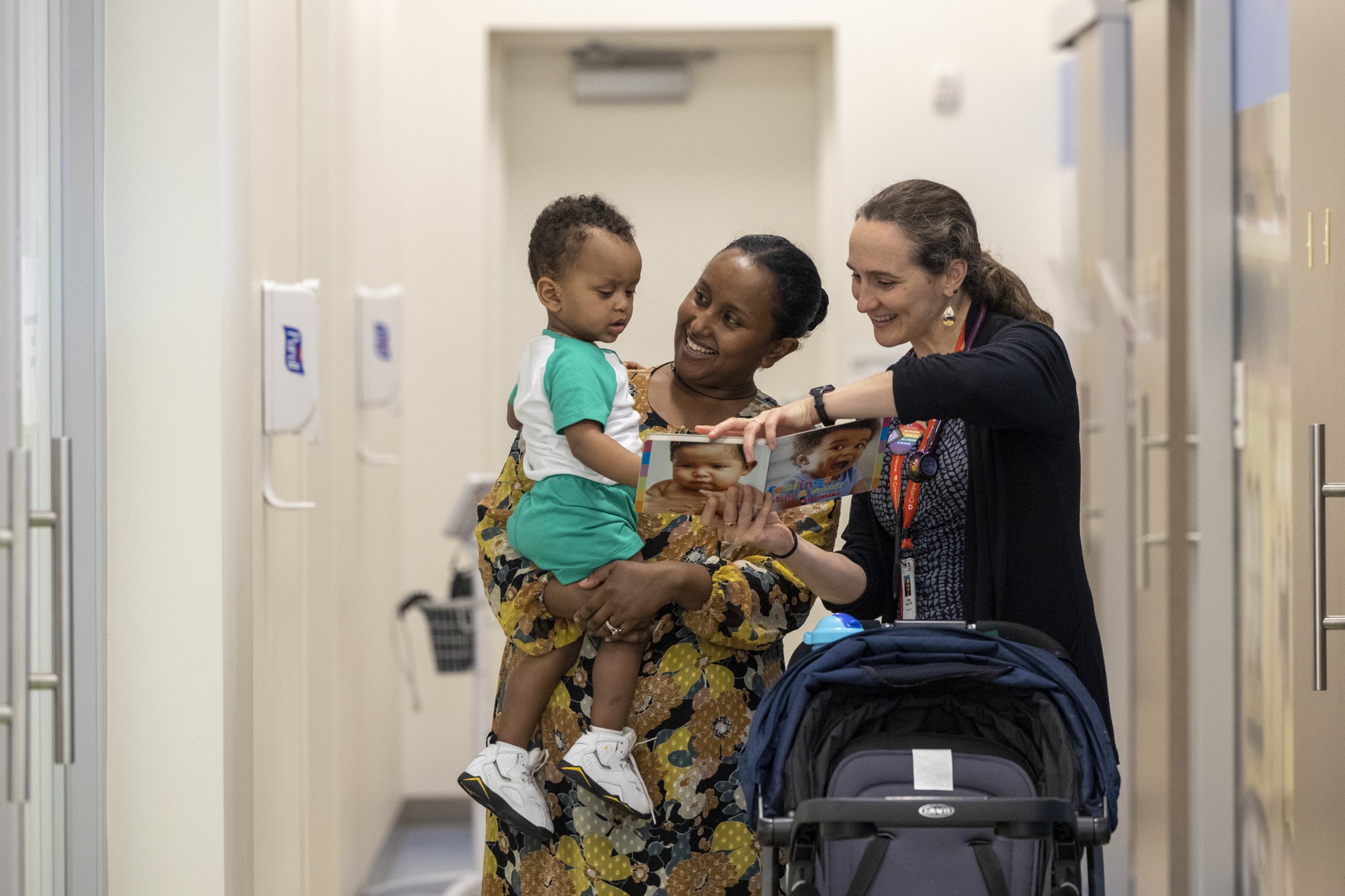 Healthy Steps provider and a parent in pediatric setting